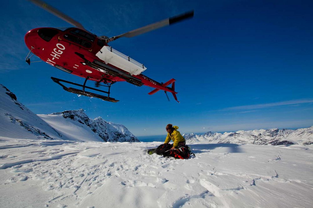 Yacht Heliskiing